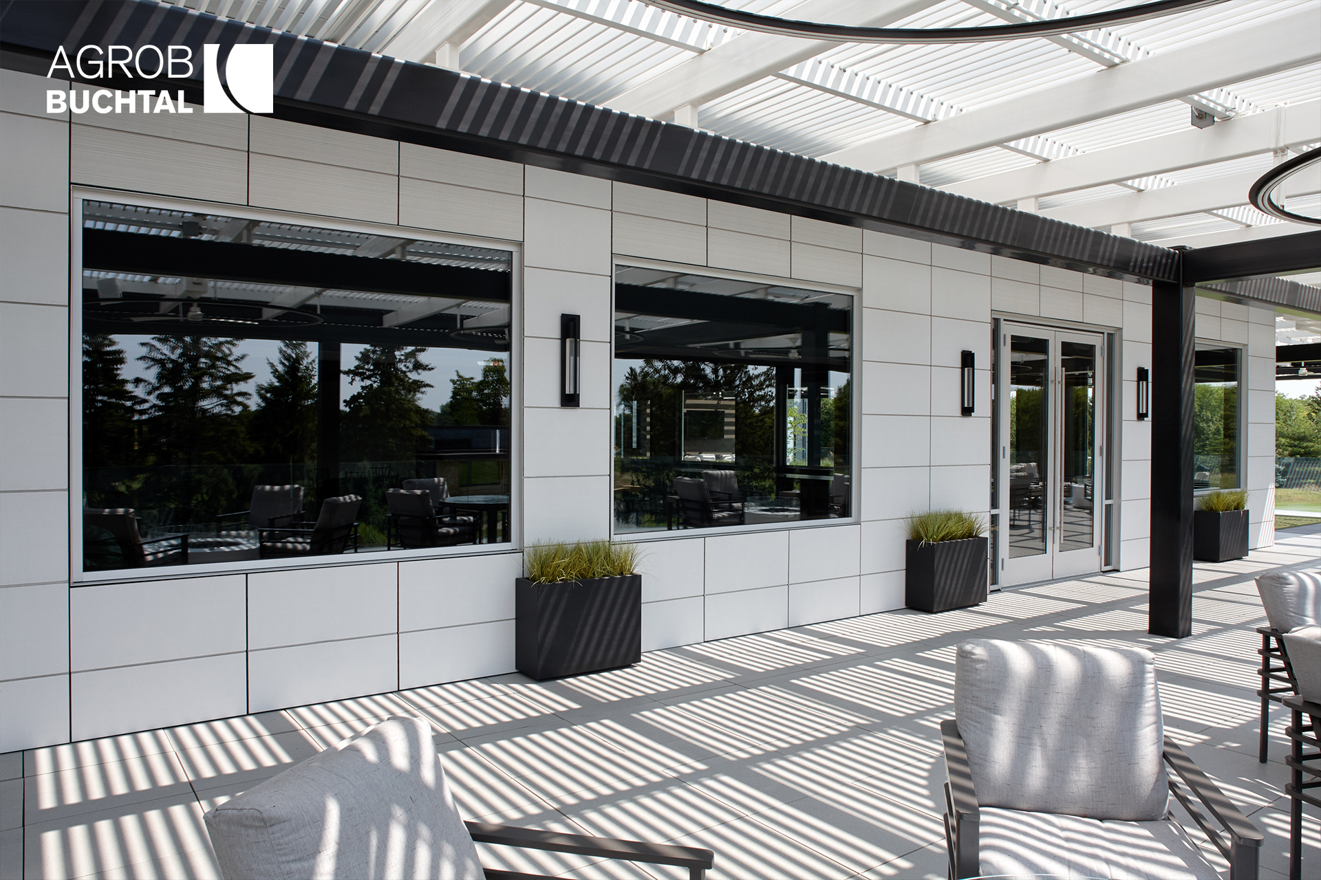 Eden Prairie, Minnesota Olympic Hills Golf Club, KeraTwin Panels, Smooth Spectra View 4234 Chalk White, Stripy 4230 Glacier White